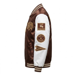 Chaqueta bomber de satén de seda brillante personalizada a precio económico para hombre, diseño de béisbol con cierre frontal a presión, dobladillo y puños acanalados. - Product Image 3