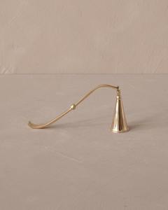 Éteignoir à bougie réutilisable en métal pour un entretien écologique des bougies, réduisant la fumée et préservant la qualité de la bougie - Product Image 1