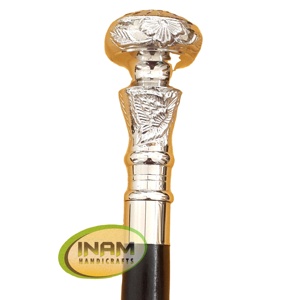 Bastón de madera premium con elegante mango ovalado de latón. |   Bastón de Diseño Artesanal con Detalle Grabado en Plata - Product Image 1