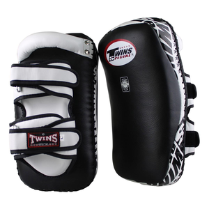 Bouclier de frappe professionnel personnalisé pour jumeaux, en cuir de haute qualité, écologique, pour le Muay Thai, le MMA et la boxe - Product Image 4
