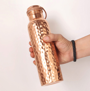 Bouteille d'eau en cuivre à prix avantageux, style luxueux, avec motif martelé solide. - Product Image 2