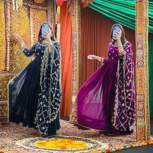 Hermoso vestido Anarkali bordado con Dupatta | Perfecto para bodas y festivales - Product Image 1