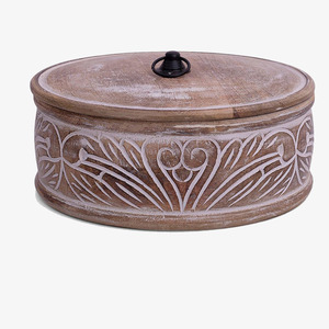 Olla ecológica tradicional de madera con tapa elegante hecha a mano para almacenar alimentos y servir comidas calientes en el área de la cocina - Product Image 1