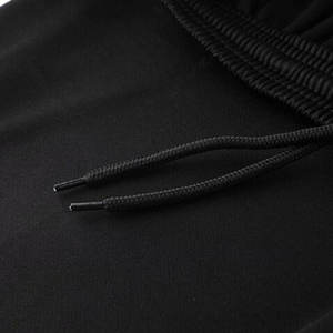 Conjunto Deportivo Unisex de Camiseta de Fútbol de Manga Corta con Cuello en V, Transpirable, que Absorbe la Humedad, 100% Poliéster, Corte Atlético con Pantalones Cortos Negros - Product Image 3
