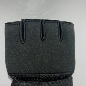 Gants de boxe et d'haltérophilie noirs sans doigts avec support de poignet, en néoprène respirant pour l'entraînement et la protection des mains en salle de sport - Product Image 4