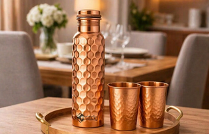 Botella de Agua de Cobre Pursuit con Acabado Martillado y Dos Tazas a Juego, Juego de Bebidas Portátil para el Hogar - Product Image 6