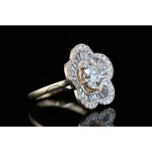 Anillo de Halo Floral con Diamantes de Corte Redondo y Baguette Cónicos, Anillo de Compromiso Floral de Oro Sólido, Joyería Nupcial de Lujo, Diamante Cultivado en Laboratorio - Product Image 2