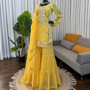 Traje de Mujer TOP SHARARA con Dupatta, Tela Foux Georgette, Bordado con Hilos de 9mm y Lentejuelas, Estilo Moderno para Bodas y Fiestas, Largo hasta la Rodilla - Product Image 1