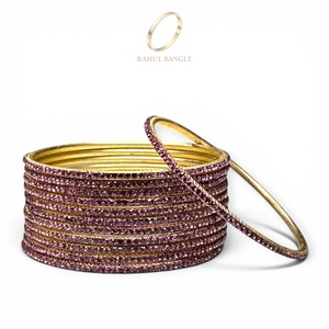 Exclusivos Brazaletes Modernos de Acero Inoxidable en Color Morado con Pedrería Chapada en Oro de Primera Calidad, Precio al por Mayor - Product Image 2