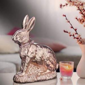 Statue de lapin en aluminium coulé artistique, charmante figurine de lapin, sculpture métallique de faune, décoration pour intérieurs élégants - Product Image 1