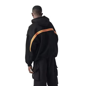 Sudadera con Capucha Extra Grande para Hombre, Negra con Logotipo Estampado en la Espalda Naranja, Estilo Casual Urbano, Felpa Francesa de Algodón, Corte Regular - Product Image 2