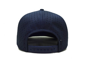 Casquette personnalisée en PVC à 5 panneaux, haute qualité, avec perforations découpées au laser, profil structuré moyen, unisexe, vente en gros - Product Image 5
