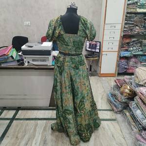 Women Green Floral Print <b>2</b> <b>Piece</b> <b>Set</b> V Neck Ruched Crop <b>Top</b> <b>and</b> Tiered Maxi <b>Skirt</b> - Product Image 2