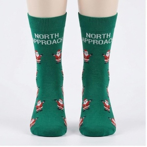 Chaussettes de Noël North Approach Santa Crew en coton vert respirant pour adultes, chaussettes décontractées d'hiver - Product Image 1