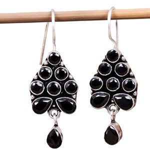 Pendientes Colgantes de Latón Plateado Antiguo con Ónix Negro y Engaste Bohemia, Hechos a Mano en India, Joyería de Declaración para Fiesta para Mujer - Product Image 1