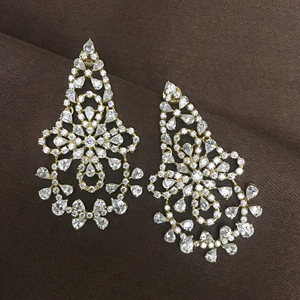 Pendientes Colgantes de Plata de Ley 925 con Baño de Oro Amarillo y Circonitas Cúbicas Blancas de 11.67 Cttw, Corte Redondo y Pera - Product Image 3