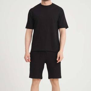 Ensemble T-shirt et short décontracté pour homme, respirant, en coton, toutes tailles, avec logo personnalisé de haute qualité – Idéal pour l'été - Product Image 1