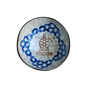 Bols en bois de coco personnalisés et durables Pure Origin Bali, motifs tribaux gravés, prix B2B premium - Product Image 3