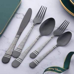 Service de couverts de luxe silencieux, inspiré par l'élégance, conçu pour des tables raffinées, des réceptions pensées et des dîners sobres. - Product Image 1