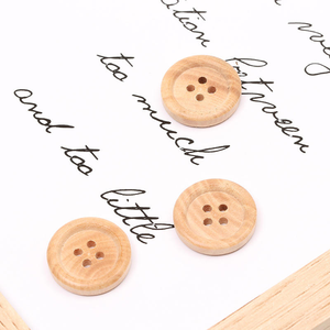 30 Botones de Madera Hechos a Mano, Redondos, de 4 Agujeros, para Coser, Manualidades, Ropa, Madera Natural - Product Image 3