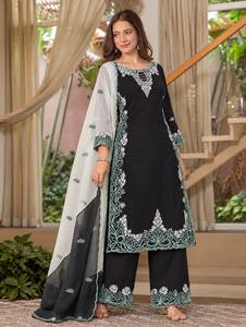 Conjunto de satén de seda con bordado de diseñador y trabajo de lentejuelas, top con pantalón y dupatta, completamente cosido y listo para usar. - Product Image 2