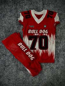 เสื้อเจอร์ซีย์อเมริกันฟุตบอลสีแดงแบบซับลิเมชั่นสำหรับผู้ชาย แขนกุด คอวี แห้งเร็ว ทรงพอดีตัว พร้อมหมายเลขทีมและโลโก้พิมพ์ - Product Image 1