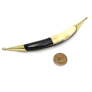 Colgantes de Cuerno de Búfalo Natural Hechos a Mano y Ecológicos al por Mayor con Tapa de Latón, Forma Personalizada por FS International - Product Image 1