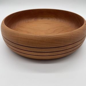 Tazón Redondo de Madera para Servir, Diseño Moderno Grabado a Mano, 9 Pulgadas, Color Madera Natural, para Vajilla y Hostelería - Product Image 1