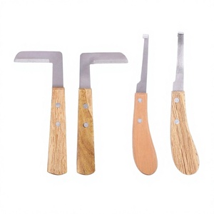 Coupe-ongles pour chevaux en acier inoxydable, outil professionnel léger pour l'entretien du bétail, avec manche en bois, pour l'élagage des sabots. - Product Image 3
