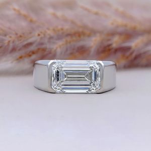 Anillo de Diamantes con Corte Esmeralda Moderno y Marco Geométrico Estructurado – Joyería de Diamantes en Oro de Lujo Elegante - Product Image 1