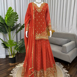 ชุดออกงานสำเร็จการศึกษาสำหรับผู้หญิง ดีไซน์ทันสมัยจาก Ramdev Trading ผ้า Faux Georgette อย่างดี ทรงปกติ แห้งเร็ว - Product Image 1