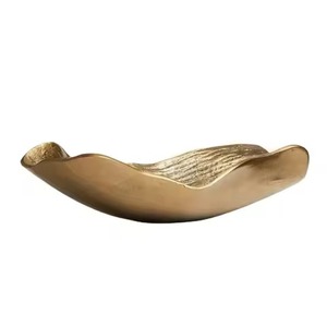 Colección Contemporánea para Hostelería: Cuenco de Metal Pulido Hecho a Mano para Dátiles, Cuenco Multifuncional para Presentación de Nueces y Dulces para Fiestas - Product Image 3