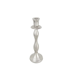 Candelabro de Metal Plateado de Lujo con Base Esculpida, Elegante Portavelas Decorativo para Decoración de Mesa de Comedor - Product Image 1