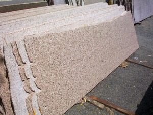 Dalles de granit rose Panchalwada très demandées avec surface polie pour plans de travail de cuisine, comptoirs de salle de bain, tables à manger - Product Image 3