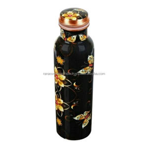 Bouteille d'eau luxueuse en cuivre pur avec un élégant motif floral, vaisselle ayurvédique haut de gamme pour l'hydratation quotidienne - Product Image 1