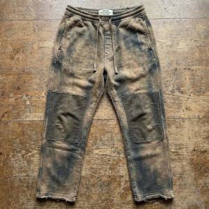 Pantalones Personalizados con Logotipo, 500 GSM, Felpa de Algodón Grueso, Ecológicos, Transpirables, Teñidos con Tinte Mud Wash, Corte Relajado, Refuerzo en las Rodillas, para Hombre - Product Image 1