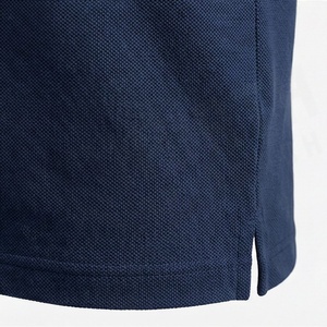 Vente en gros de polos pour hommes sur mesure avec logo imprimé, nouveau design, couleur unie, tissu tricoté, fabriqué au Pakistan - Product Image 5