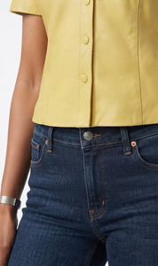 Camisa de Cuero Suave Premium para Mujer, Manga Corta, Cierre de Botones, Cuello Camisero, Estilo Casual Urbano - Product Image 6