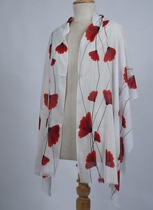 Écharpe à imprimé floral rouge pour femme, en tissu transparent, longue et élégante, accessoire doux pour le cou, idéale pour styliser les tenues - Product Image 5