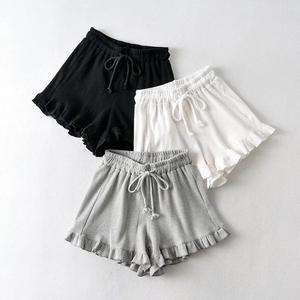 Shorts en molleton tricoté de couleur unie pour femme, taille mi-haute élastique, volants, coupe régulière, décontracté, respirant, écologique, séchage rapide - Product Image 1