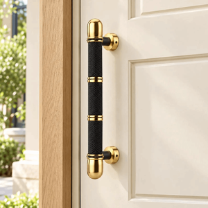 Tirador de Puerta de Latón Moleteado con Textura de Diamante, Barra Segmentada y Extremos Redondeados para Armarios y Guardarropas Modernos - Product Image 3