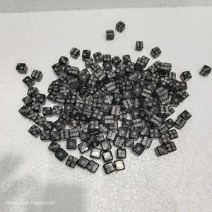 Dados de cuerno de búfalo hechos a mano de diseño de lujo de la mejor calidad 14*14mm dados de juego de cuerno de Búfalo con diseño y tamaño personalizados - Product Image 4