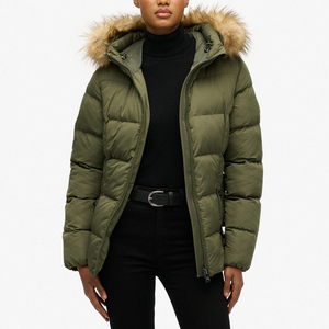 Veste matelassée pour femme en vert olive avec capuche à fourrure, fermeture éclair, rembourrage épais en polyester pour l'hiver - Product Image 1