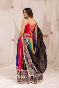 Ensemble Lehenga Choli brodé à blocs de couleur, longueur ras du sol, séchage rapide, en mélange de coton, tenue indienne pour fêtes, mariages et festivals Navratri - Product Image 4