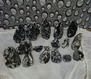 Lot de spécimens minéraux uniques en géodes de calcédoine noire naturelle – Magnifique collection de cristaux pour la méditation et l'énergie spirituelle - Product Image 1