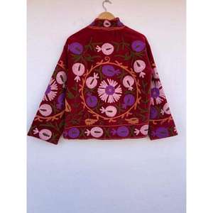 Chaqueta de terciopelo burdeos de lujo para mujer, bordado floral hecho a mano, estilo bohemio hippie, ropa de abrigo de invierno para mujer - Product Image 4