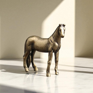 Figura de Caballo de Latón Hecha a Mano, Elegante Escultura Ecuestre de Metal, Estatua Decorativa de Animal, Decoración de Lujo para el Hogar, Adorno de Mesa - Product Image 1