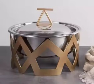 Casserole moderne en acier inoxydable avec revêtement céramique antiadhésif, base géométrique dorée, chauffe-plats pour cuisinières à gaz et à induction - Product Image 6