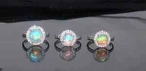 Anillo delicado de ópalo etíope en plata de ley, ópalo redondo hecho a mano, joyería minimalista con piedra preciosa natural para mujer - Product Image 4