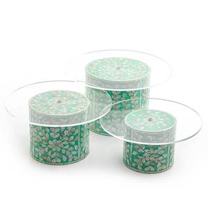 Splendide support à gâteau en nacre, avec des assiettes cylindriques à plusieurs niveaux en coquillages aquatiques et verre, idéal pour l'hôtellerie de luxe. - Product Image 1